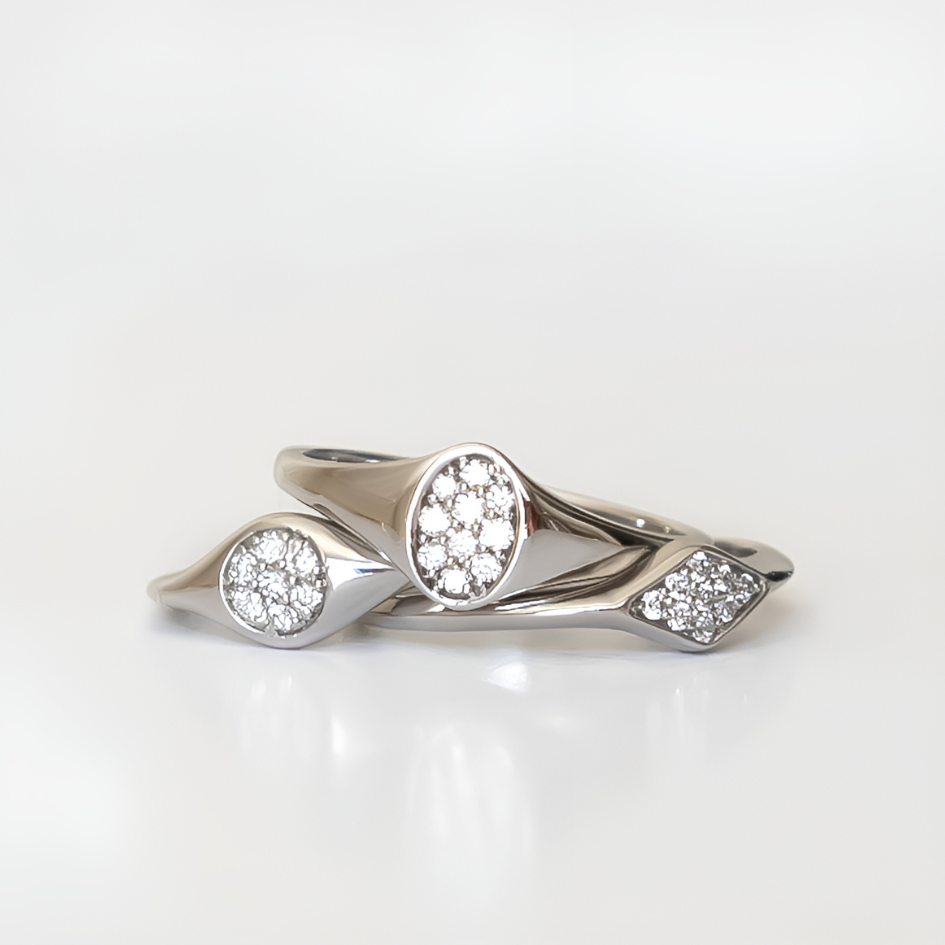 Round Pavé Signet Ring | White Gold - Zayla