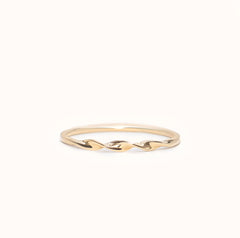 Dainty Twist Ring - Zayla
