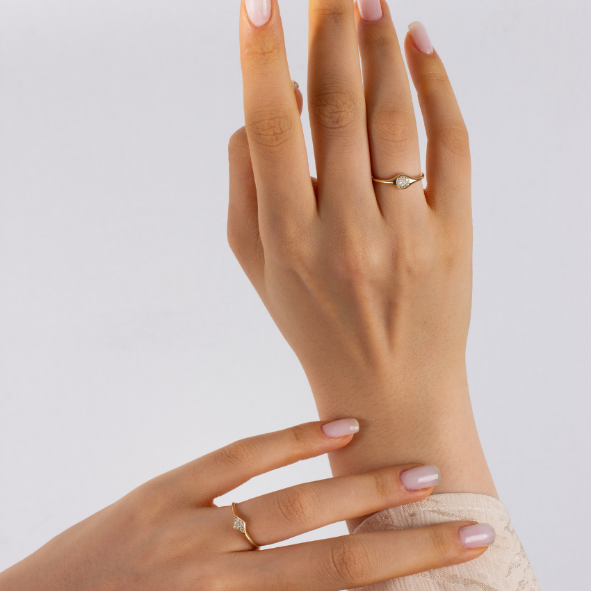 Round Pavé Signet Ring - Zayla
